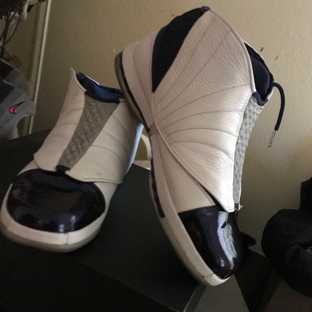 Air Jordan Retro 16